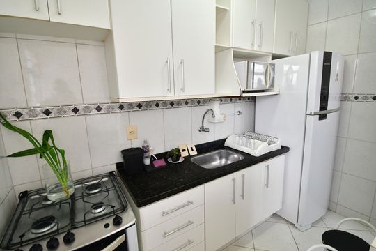 Cozinha de apartamento para alugar com 1 quarto, 40m² em Centro, Campinas