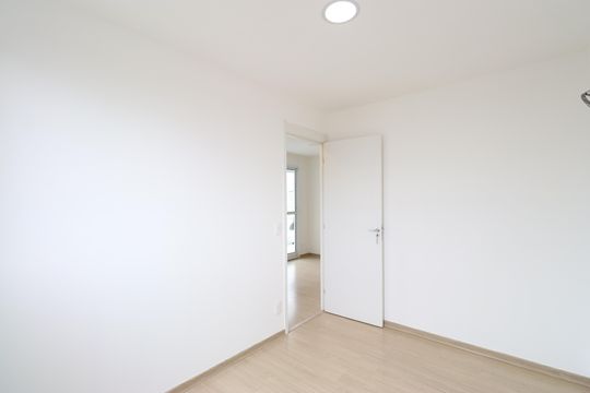Quarto 2 de apartamento para alugar com 2 quartos, 46m² em Parque Industrial Tomas Edson, São Paulo