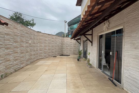 Área externa de casa para alugar com 4 quartos, 190m² em Vargem Pequena, Rio de Janeiro