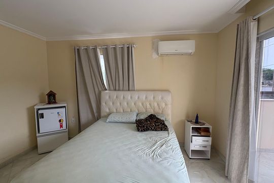 Suíte de casa para alugar com 4 quartos, 190m² em Vargem Pequena, Rio de Janeiro