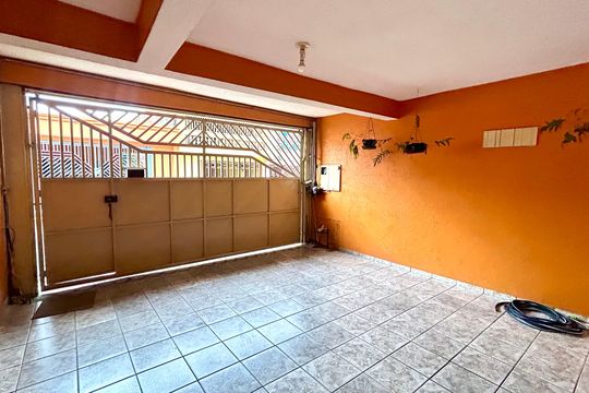 Garagem de casa à venda com 3 quartos, 200m² em Jardim Presidente Dutra, Guarulhos