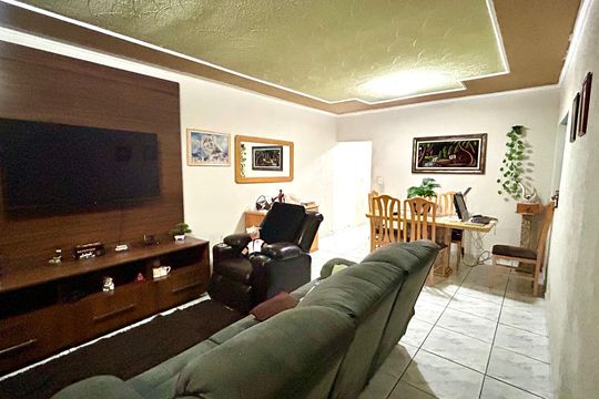 Casa à venda com 3 quartos, 200m² em Jardim Presidente Dutra, Guarulhos