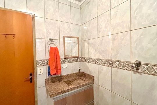 Banheiro 1 de casa à venda com 3 quartos, 200m² em Jardim Presidente Dutra, Guarulhos
