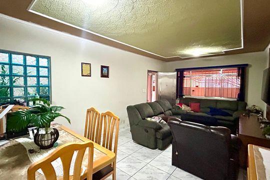 Sala de casa à venda com 3 quartos, 200m² em Jardim Presidente Dutra, Guarulhos