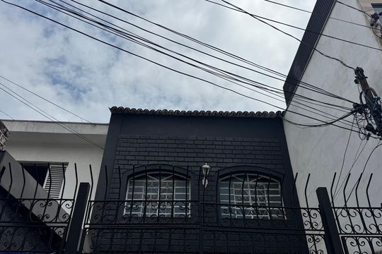 Fachada de casa para alugar com 4 quartos, 100m² em Vila Gomes Cardim, São Paulo