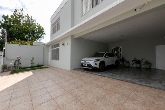 GARAGENS de casa para alugar com 6 quartos, 438m² em Jardim Chapadão, Campinas