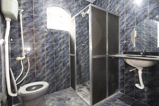 Banheiro de casa para alugar com 2 quartos, 60m² em Jardim Caiçara, Cabo Frio