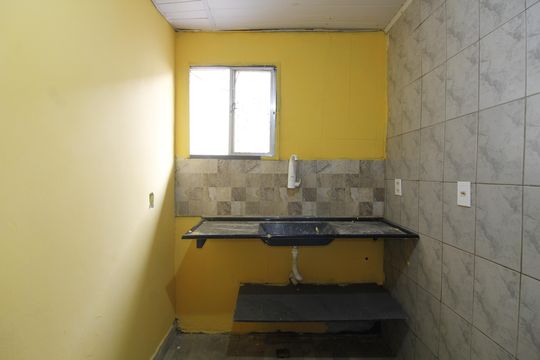 Cozinha de casa para alugar com 2 quartos, 60m² em Jardim Caiçara, Cabo Frio