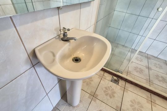 Banheiro Quarto 1 de casa à venda com 2 quartos, 56m² em Vigário Geral, Rio de Janeiro