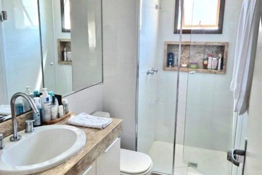 Banheiro de apartamento à venda com 3 quartos, 88m² em Menino Deus, Porto Alegre