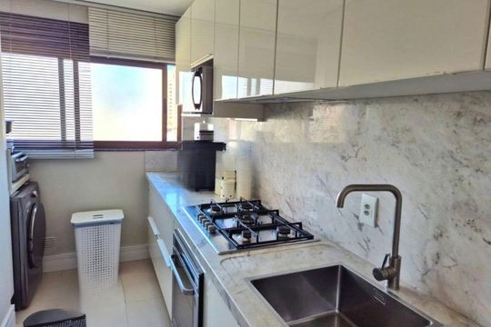 Cozinha de apartamento à venda com 3 quartos, 88m² em Menino Deus, Porto Alegre
