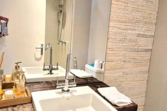 Banheiro de apartamento à venda com 3 quartos, 88m² em Menino Deus, Porto Alegre