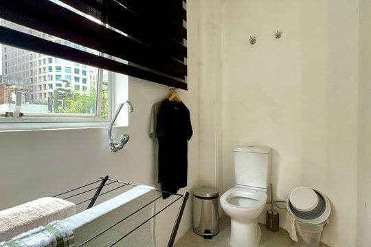 Banheiro de serviço de apartamento à venda com 2 quartos, 81m² em Jardim Paulista, São Paulo