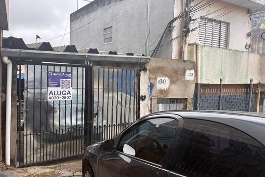 Fachada + placa  de casa para alugar com 1 quarto, 38m² em Vila Clara, São Paulo