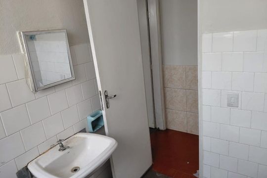Banheiro de casa para alugar com 2 quartos, 750m² em Santa Amelia, Belo Horizonte