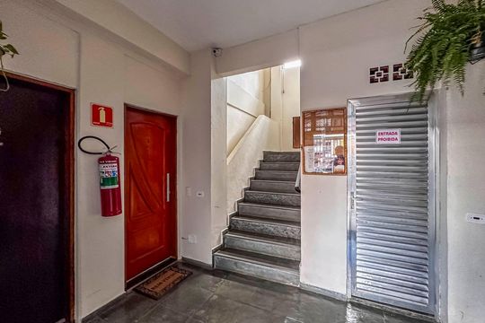 Hall de entrada de apartamento à venda com 2 quartos, 54m² em Vila Aquilino, Santo André