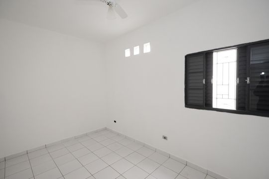 Quarto 1 de casa para alugar com 2 quartos, 90m² em Vila Mazzei, São Paulo