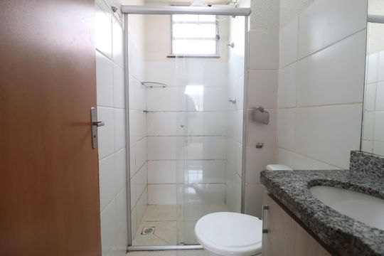 Banheiro Social de apartamento para alugar com 2 quartos, 45m² em Mansour, Uberlândia