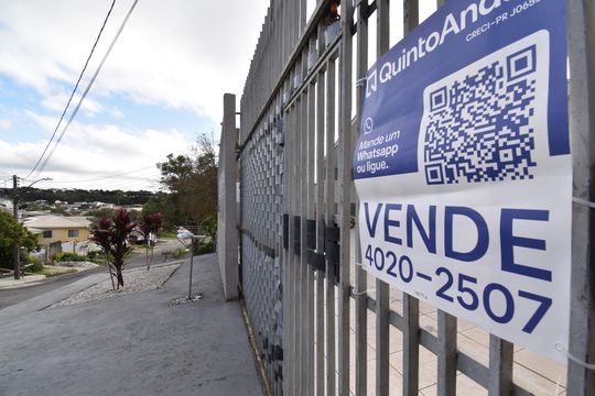 Placa de casa à venda com 3 quartos, 120m² em Pinheirinho, Curitiba