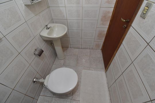 Banheiro da Suíte de casa à venda com 3 quartos, 120m² em Pinheirinho, Curitiba