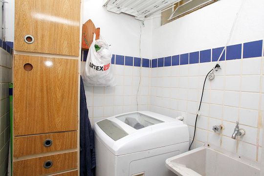 Cozinha + Área de Serviço de apartamento à venda com 2 quartos, 55m² em Petrópolis, Porto Alegre