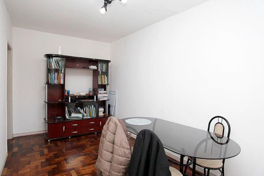 Sala de apartamento à venda com 2 quartos, 55m² em Petrópolis, Porto Alegre