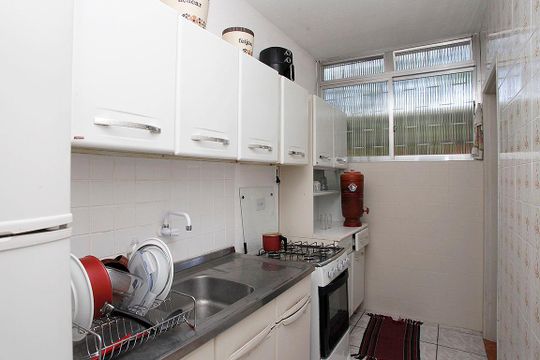 Cozinha de apartamento à venda com 2 quartos, 55m² em Petrópolis, Porto Alegre