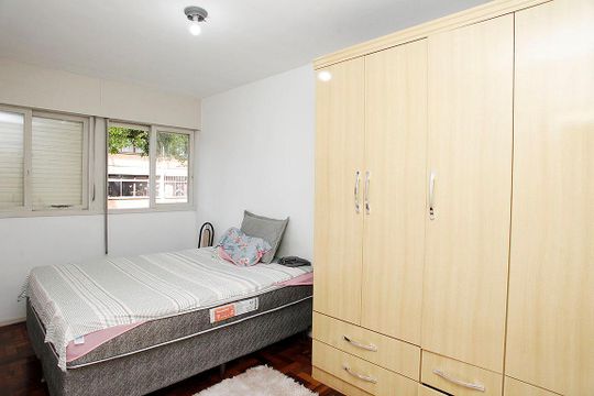 Quarto 1 de apartamento à venda com 2 quartos, 55m² em Petrópolis, Porto Alegre