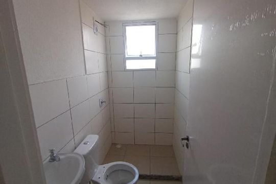 Banheiro de apartamento para alugar com 2 quartos, 41m² em Centro, Ribeirão das Neves