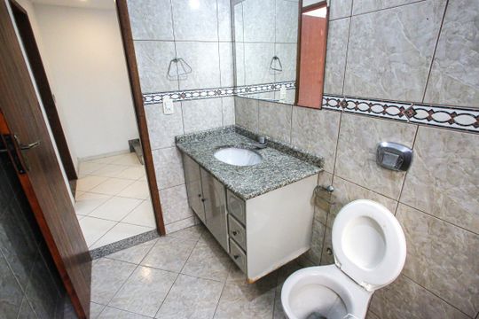 Banheiro Social de casa para alugar com 4 quartos, 176m² em Taquara, Rio de Janeiro