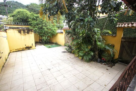 Quintal de casa para alugar com 4 quartos, 176m² em Taquara, Rio de Janeiro