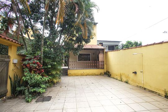 Garagem de casa para alugar com 4 quartos, 176m² em Taquara, Rio de Janeiro