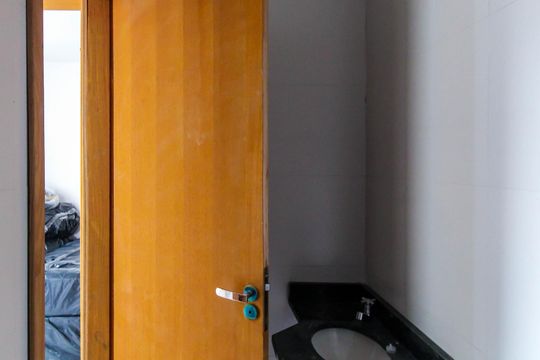 Banheiro de apartamento à venda com 2 quartos, 43m² em Vila Invernada, São Paulo