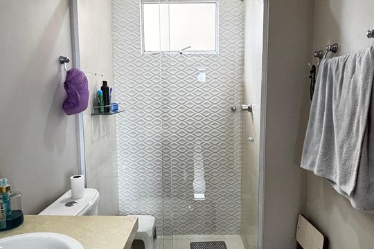 Banheiro de apartamento para alugar com 2 quartos, 66m² em Parque Sao Vicente, Santo André