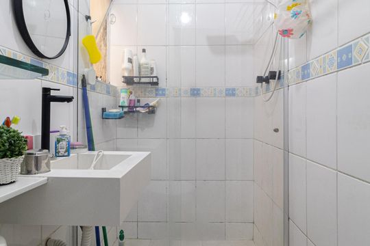 Banheiro  de casa de condomínio para alugar com 2 quartos, 76m² em Vila Ré, São Paulo