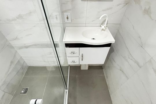 Banheiro de apartamento para alugar com 2 quartos, 55m² em Jardim Alzira Franco, Santo André