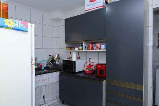 Cozinha de apartamento à venda com 2 quartos, 48m² em Conjunto Residencial José Bonifácio, São Paulo