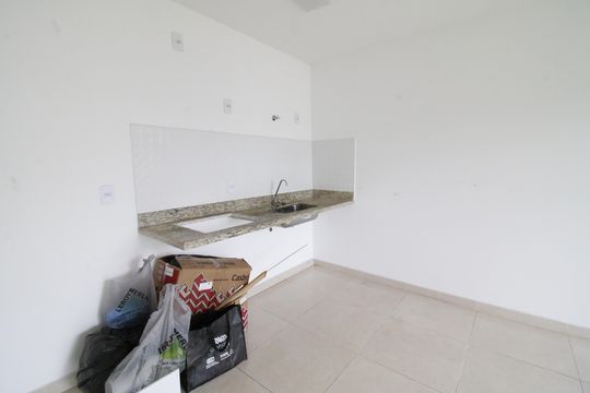 Cozinha de apartamento para alugar com 1 quarto, 40m² em Taquara, Rio de Janeiro
