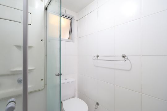 Banheiro Social de apartamento à venda com 3 quartos, 61m² em Lapa de Baixo, São Paulo