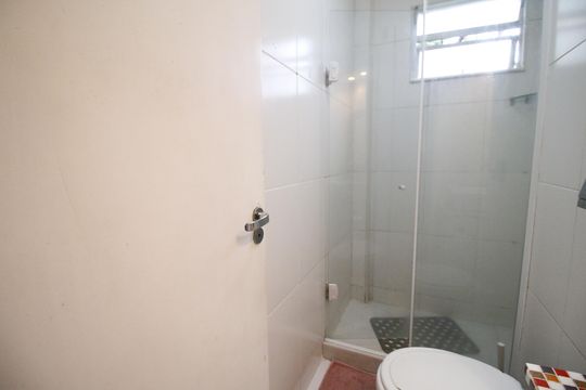 Banheiro de apartamento à venda com 2 quartos, 48m² em Jacarepaguá, Rio de Janeiro