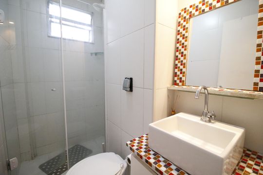 Banheiro de apartamento à venda com 2 quartos, 48m² em Jacarepaguá, Rio de Janeiro