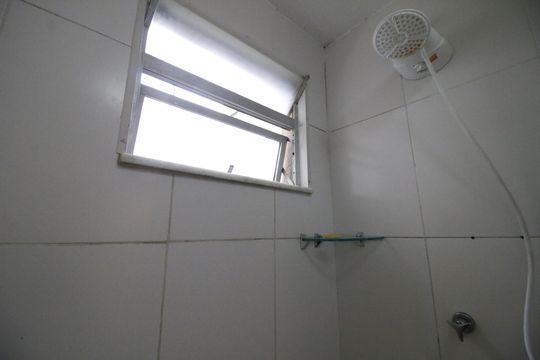 Banheiro de apartamento à venda com 2 quartos, 48m² em Jacarepaguá, Rio de Janeiro