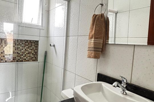 Banheiro da Suíte de apartamento à venda com 2 quartos, 100m² em Vila Camilópolis, Santo André