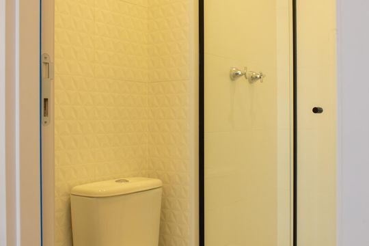 Banheiro de kitnet/studio para alugar com 1 quarto, 22m² em Santo Amaro, São Paulo