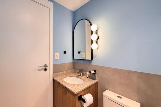 Banheiro de kitnet/studio para alugar com 1 quarto, 36m² em Indianópolis, São Paulo