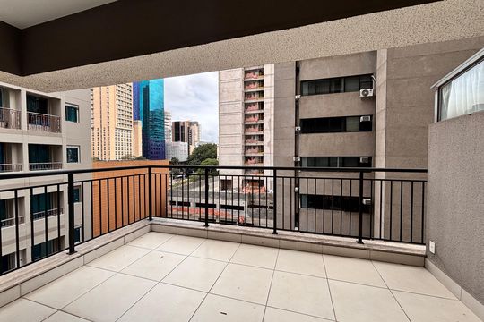 Varanda de kitnet/studio para alugar com 1 quarto, 36m² em Indianópolis, São Paulo