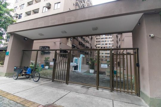 Fachada de apartamento à venda com 2 quartos, 78m² em Centro, Niterói