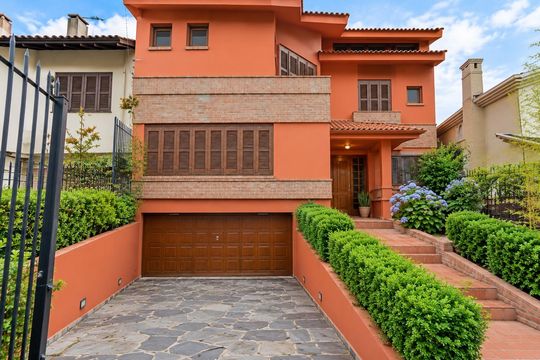 Garagem de casa para alugar com 4 quartos, 750m² em Chácara das Pedras, Porto Alegre