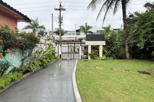 Fachada de apartamento para alugar com 3 quartos, 90m² em Jardim Guaiuba, Guarujá