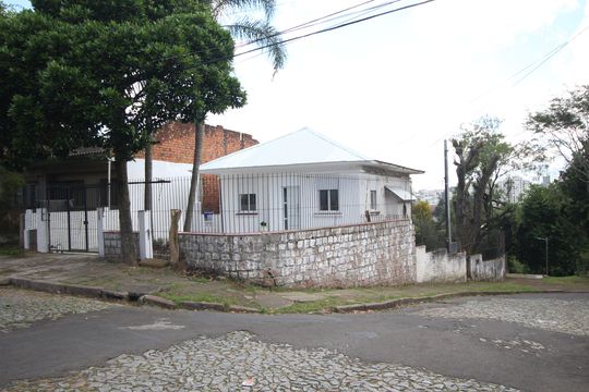 Fachada de casa para alugar com 2 quartos, 70m² em Passo D’areia, Porto Alegre